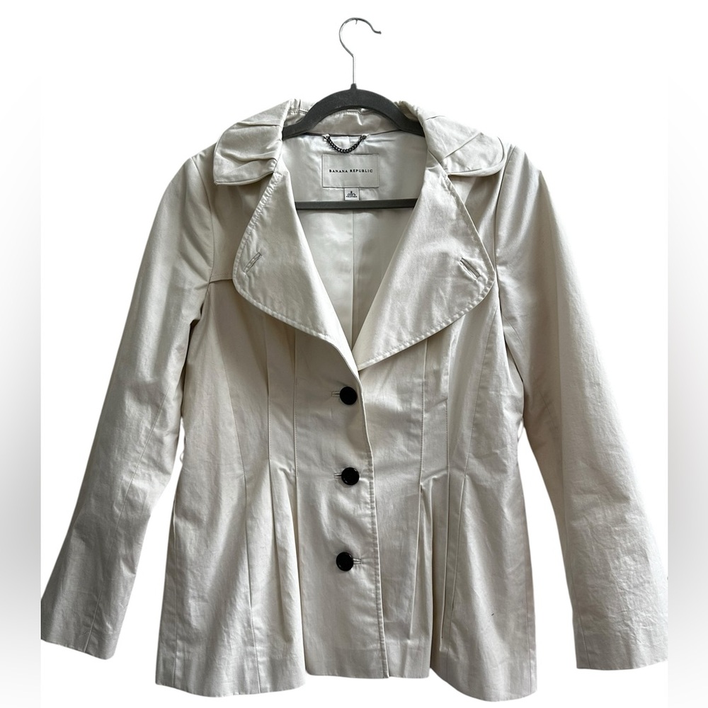 Banana Republic trench coat in cream. Single-breasted